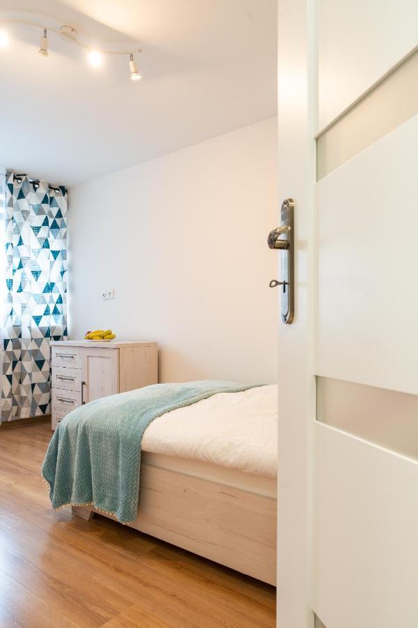 Apartament Pod Swierkiem - Pet Friendly - 2 Osobne Pokoje Dla Max 5 Osob - Space Apart Jelenia Góra Exterior foto